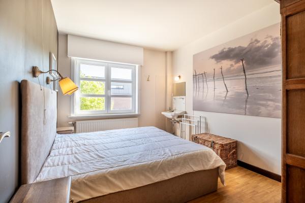 Centraal gelegen ruim appartement in Koksijde met tuin en terras - thumbnail 5