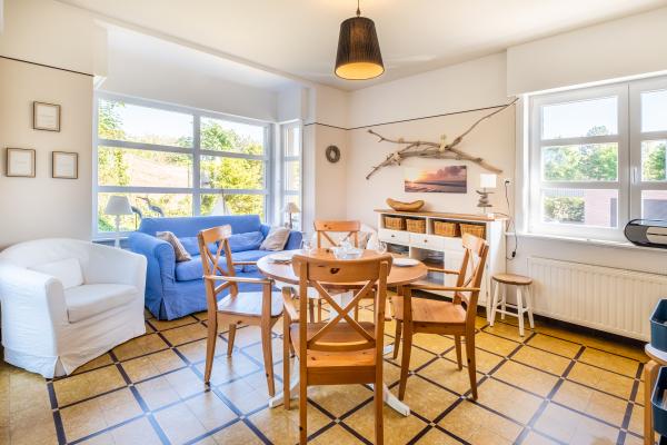 Centraal gelegen ruim appartement in Koksijde met tuin en terras - thumbnail 2