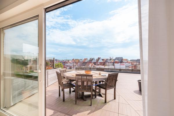 Centraal gelegen penthouse in Koksijde met dakterras en 3 slaapkamers - thumbnail 2
