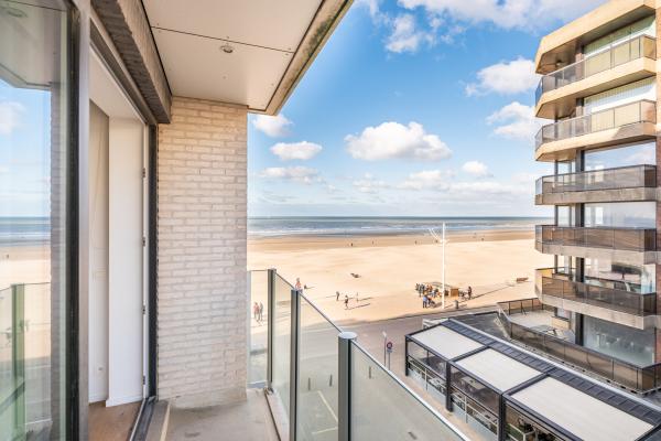 Zijdelings zeezicht op 20 meter van het strand in Koksijde - thumbnail 2