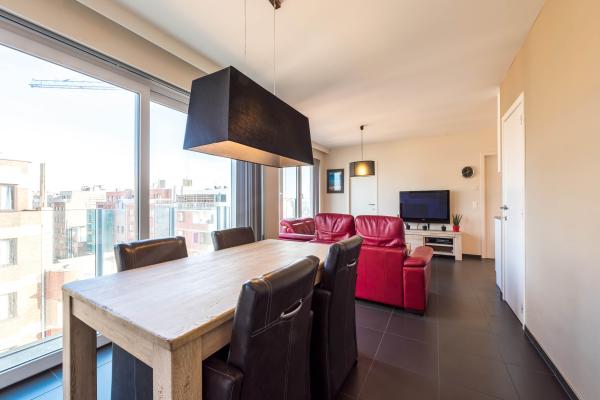 In het centrum: modern 4-persoons appartement aan zee in Koksijde - thumbnail 1