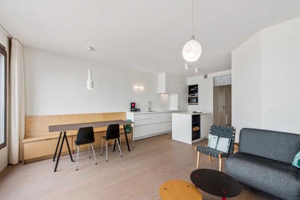 Frontaal zeezicht appartement op de Zeedijk met garage, 20m van strand - thumbnail 4