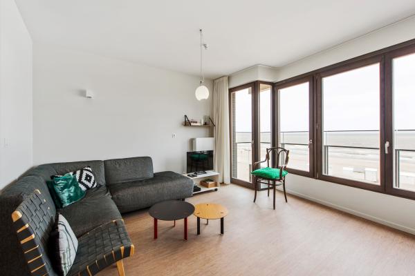 Frontaal zeezicht appartement op de Zeedijk met garage, 20m van strand - thumbnail 2