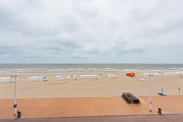 Frontaal zeezicht appartement op de Zeedijk met garage, 20m van strand - thumbnail 3