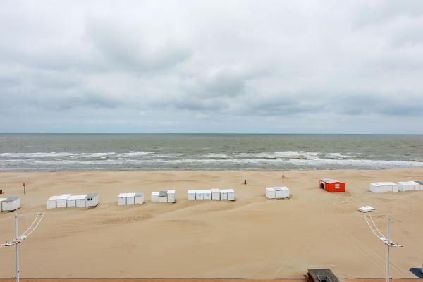 Frontaal zeezicht appartement op Zeedijk met garage, 10m van strand - thumbnail 4