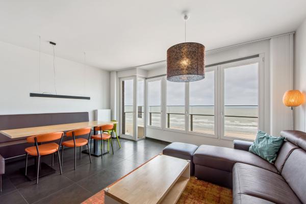 Frontaal zeezicht appartement op Zeedijk met garage, 10m van strand - thumbnail 2