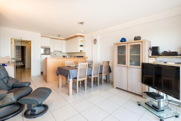 Stijlvol appartement met frontaal zeezicht in hartje Koksijde - thumbnail 6