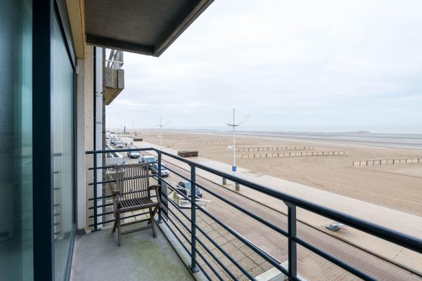 Stijlvol appartement met frontaal zeezicht in hartje Koksijde - thumbnail 3