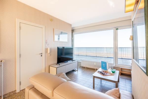 Penthouse met frontaal zeezicht en twee terrassen op de zeedijk van Koksijde - thumbnail 3