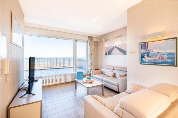 Penthouse met frontaal zeezicht en twee terrassen op de zeedijk van Koksijde - thumbnail 2