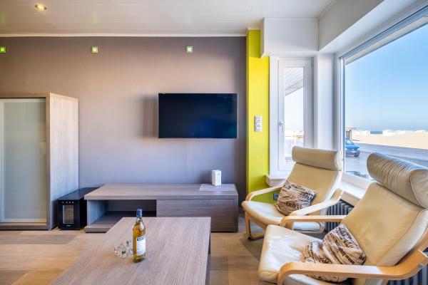 Frontaal zeezicht appartement voor 6 op de Zeedijk van Koksijde - thumbnail 2