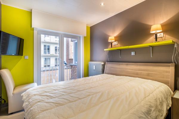 Frontaal zeezicht appartement voor 6 op de Zeedijk van Koksijde - thumbnail 4