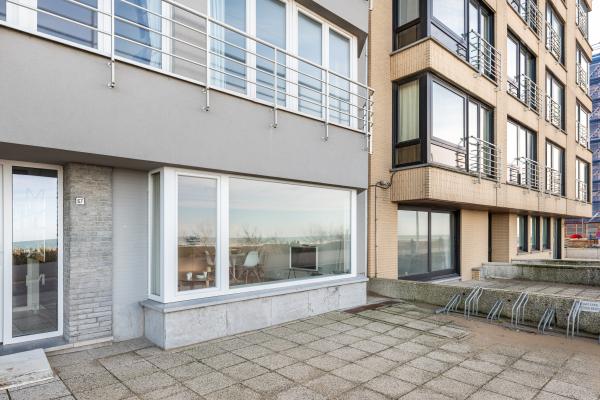 Luxe appartement met frontaal zeezicht op 10 meter van het strand in Sint-Idesbald - thumbnail 6