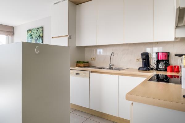 Modern appartement op 300m van strand en duinen in Sint-Idesbald - thumbnail 4