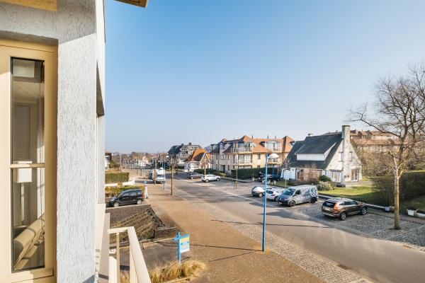 Modern appartement op 300m van strand en duinen in Sint-Idesbald - thumbnail 6