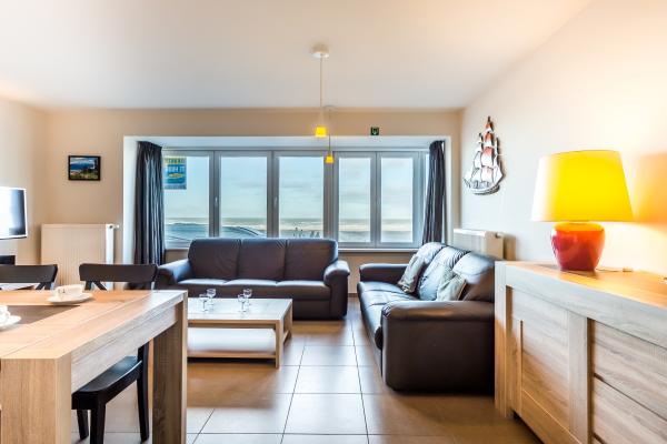 Centraal gelegen appartement aan zee in Koksijde met zeezicht - thumbnail 1