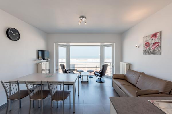Stijlvol appartement met zeezicht op 10 meter van het strand - thumbnail 1