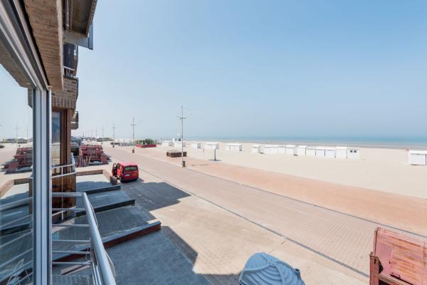 Stijlvol appartement met zeezicht op 10 meter van het strand - thumbnail 2