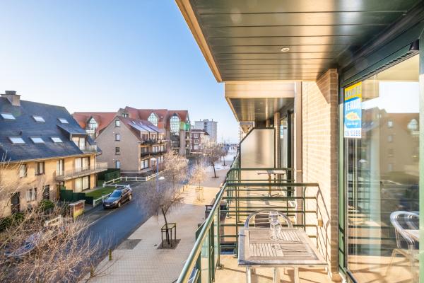 5-persoons appartement met balkon in hartje Koksijde - thumbnail 1