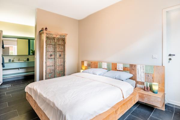 Op 500 m van zee: Gerenoveerd appartement met tuin in Sint-Idesbald - thumbnail 3