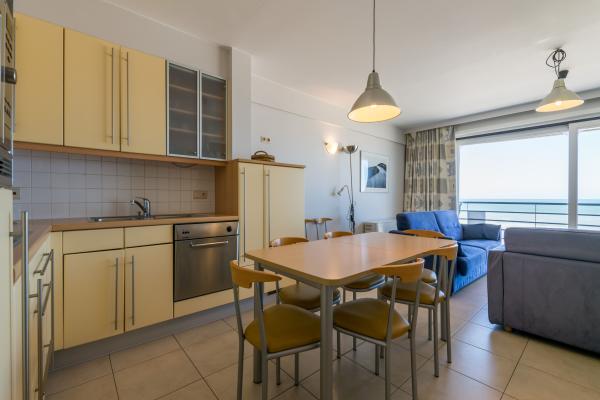 Duinzicht vijfde: Zeezichtappartement op 10 meter van het strand in Koksijde - thumbnail 4