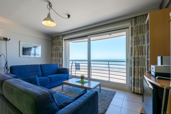 Duinzicht vijfde: Zeezichtappartement op 10 meter van het strand in Koksijde - thumbnail 2