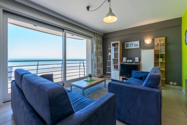 Duinzicht vijfde: Zeezichtappartement op 10 meter van het strand in Koksijde - thumbnail 1