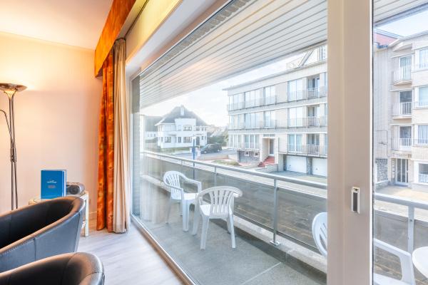 Aan zee: stijlvol 4-persoons appartement in centrum Koksijde - thumbnail 2