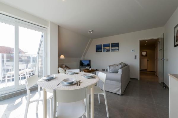 Licht appartement met zonnig terras en zeezicht in Koksijde, op 500m van het strand - thumbnail 4