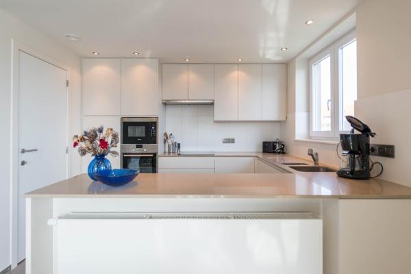 Licht appartement met zonnig terras en zeezicht in Koksijde, op 500m van het strand - thumbnail 3