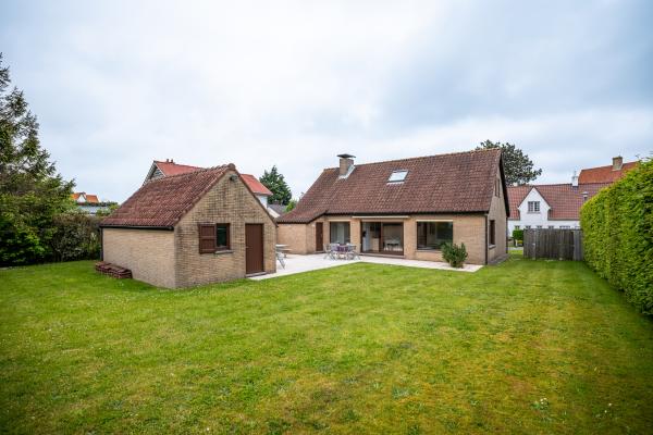Ruime villa voor 8 personen met grote tuin, op 800 meter van het strand - thumbnail 1