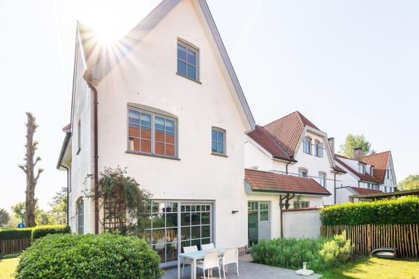Op 1,5 km van zee: Stijlvol vakantiehuis voor 9 personen in Sint-Idesbald - thumbnail 1