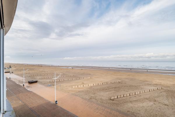 Frontaal zeezicht appartement voor 6 op de zeedijk van Koksijde - thumbnail 4