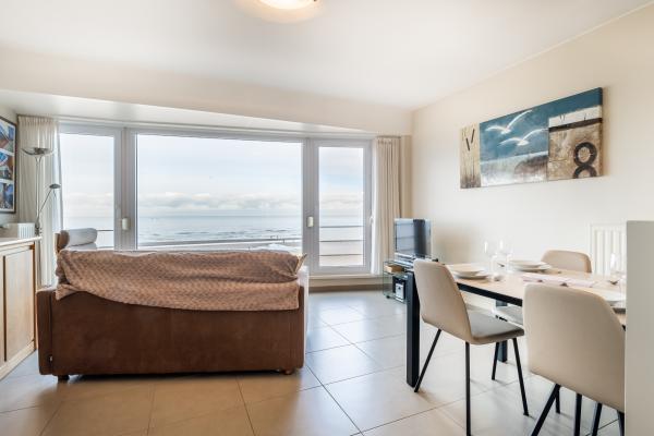 Frontaal zeezicht appartement voor 6 op de zeedijk van Koksijde - thumbnail 1