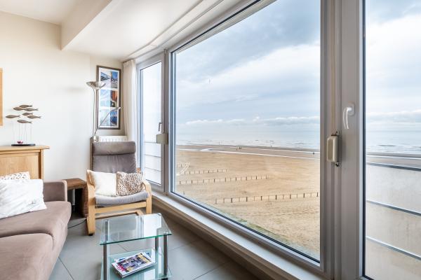 Frontaal zeezicht appartement voor 6 op de zeedijk van Koksijde - thumbnail 3