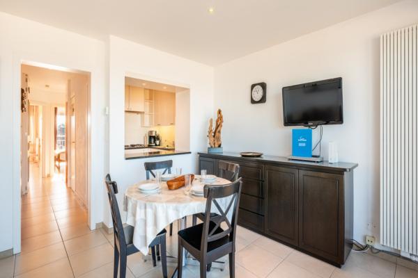 Gerenoveerd appartement met frontaal zeezicht op de dijk in Koksijde - thumbnail 5