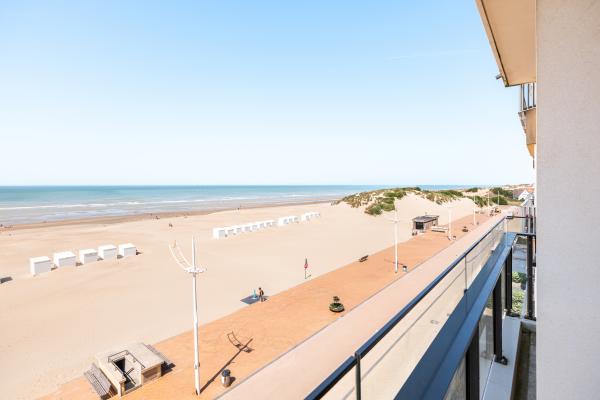 Frontaal zeezicht appartement op 10 meter van het strand in Koksijde - thumbnail 5
