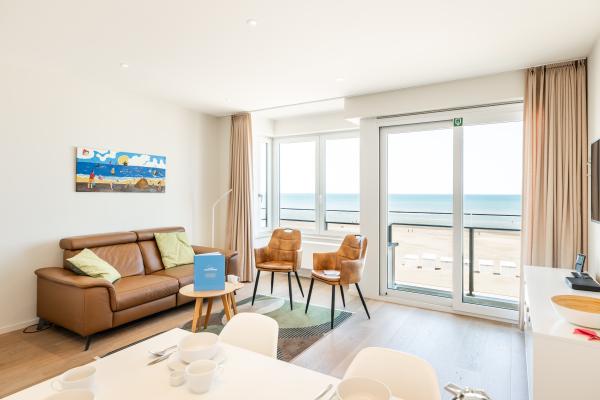 Frontaal zeezicht appartement op 10 meter van het strand in Koksijde - thumbnail 1