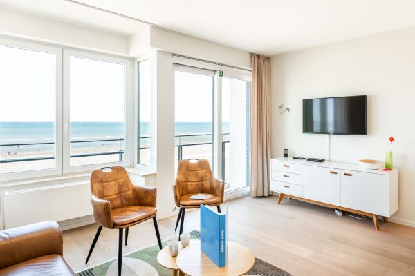 Frontaal zeezicht appartement op 10 meter van het strand in Koksijde - thumbnail 2