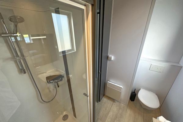 Tiny House aan het Eixendorfermeer – 4 personen, 2 badkamers, vrijstaand - thumbnail 6