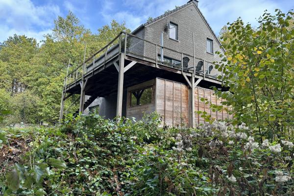 Stijlvolle villa voor 8 met sauna en uitzicht op de golfbaan in Durbuy - thumbnail 1
