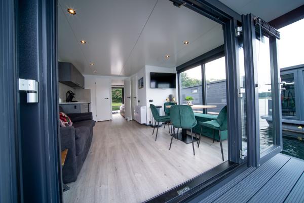 Drijvende havenlodge aan de Mookerplas in Limburg - thumbnail 3