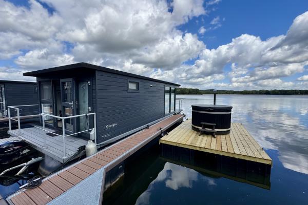 Drijvende havenlodge aan de Mookerplas in Limburg - thumbnail 1