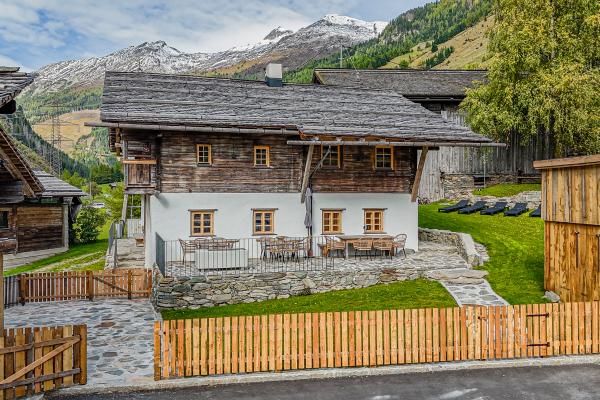 Monumentale groepswoning in de Oost-Tiroolse Alpen voor 24 personen - thumbnail 1