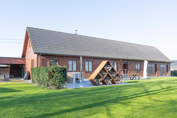 8-persoons vakantiehuis met spa bad en tuin in Zwevezele - thumbnail 1