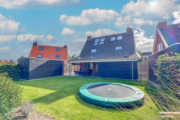 Luxe wellnessvilla aan zee in Colijnsplaat – sauna, bubbelbad en strand op 500m - thumbnail 1