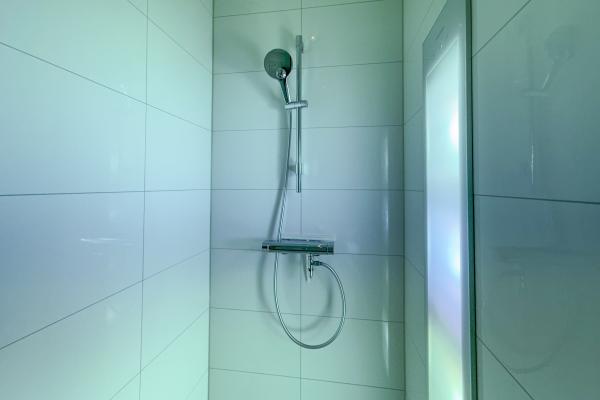 Luxe wellnessvilla aan zee in Colijnsplaat – sauna, bubbelbad en strand op 500m - thumbnail 4
