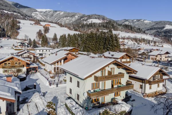 Ruime groepsaccommodatie voor 15 personen aan de skipiste in Niedernsill - thumbnail 2