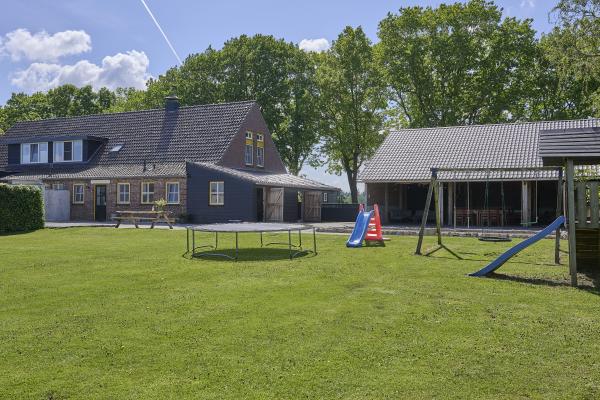 Sfeervolle groepsboerderij in Elsendorp met biljart en overdekte recreatieschuur - thumbnail 1