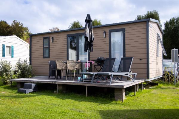 Chalet op kindvriendelijke camping op 90m van centrum Westerland - thumbnail 1